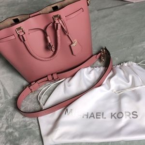 ❄️ Michael Kors | Authentic Medium Bucket Bag ❄️
